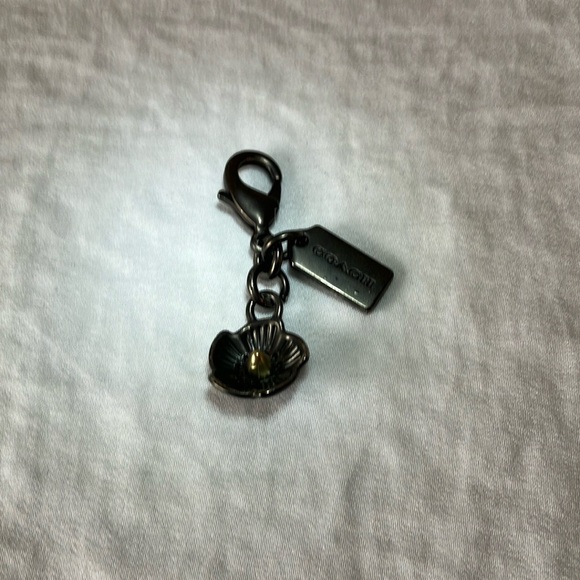 Coach: Black Tone Flower charm- small - Picture 1 of 16